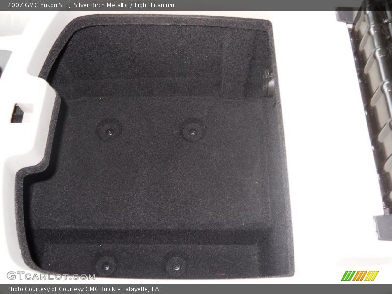 Silver Birch Metallic / Light Titanium 2007 GMC Yukon SLE