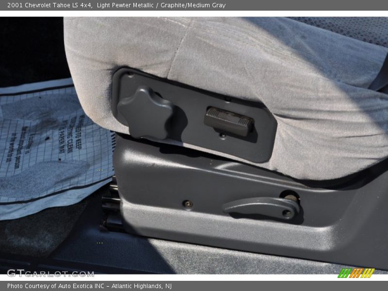 Light Pewter Metallic / Graphite/Medium Gray 2001 Chevrolet Tahoe LS 4x4