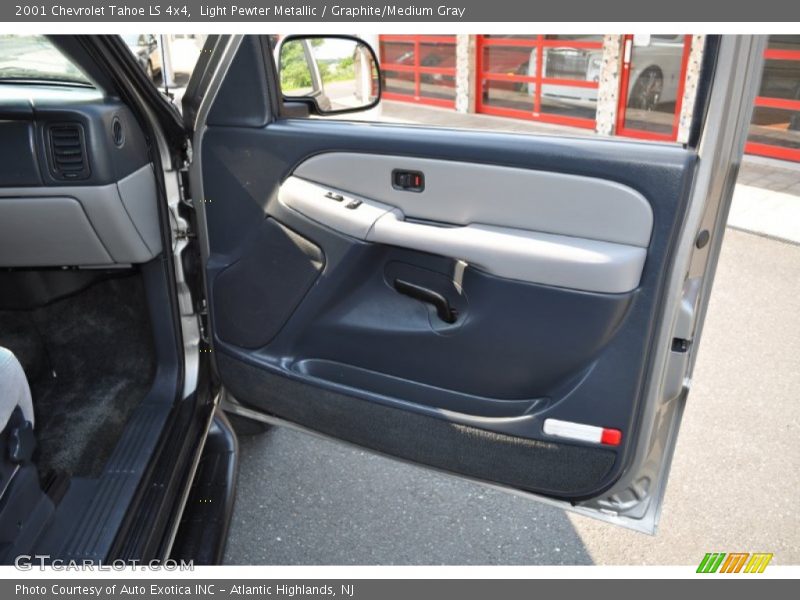 Light Pewter Metallic / Graphite/Medium Gray 2001 Chevrolet Tahoe LS 4x4