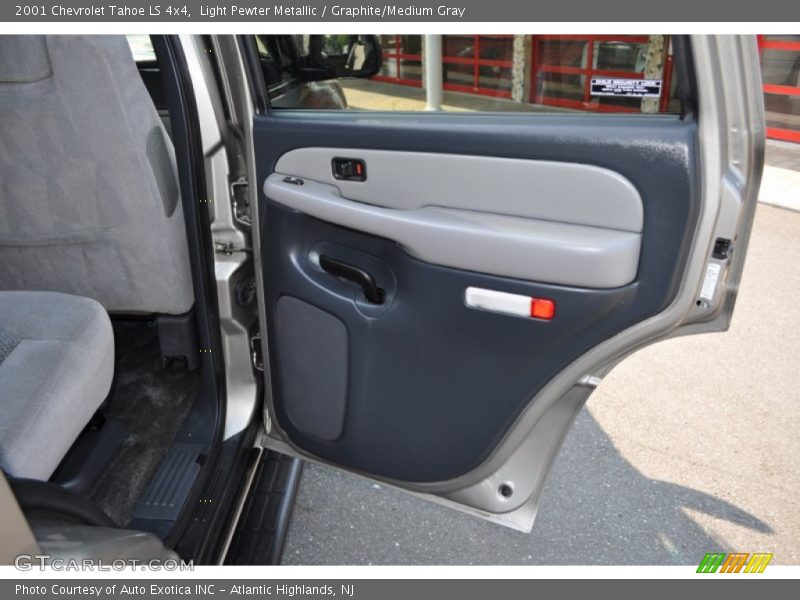 Light Pewter Metallic / Graphite/Medium Gray 2001 Chevrolet Tahoe LS 4x4