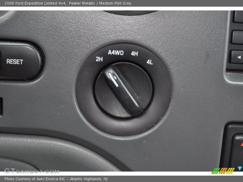 Controls of 2006 Expedition Limited 4x4