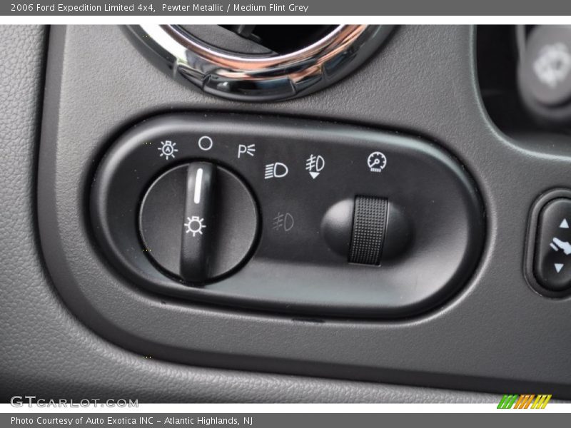 Controls of 2006 Expedition Limited 4x4