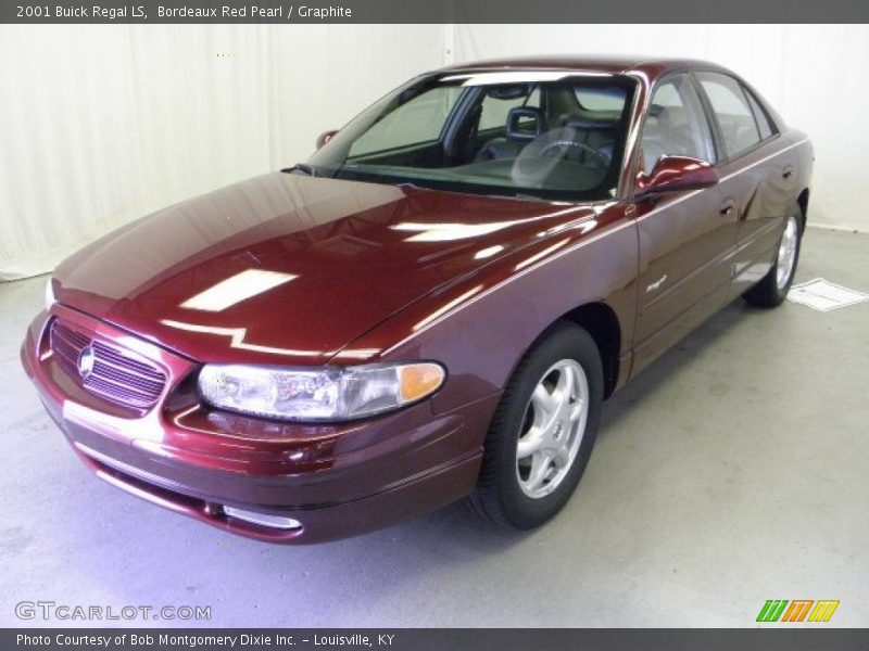 Front 3/4 View of 2001 Regal LS