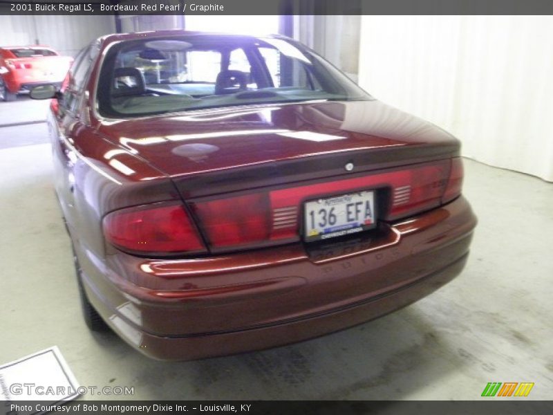 Bordeaux Red Pearl / Graphite 2001 Buick Regal LS