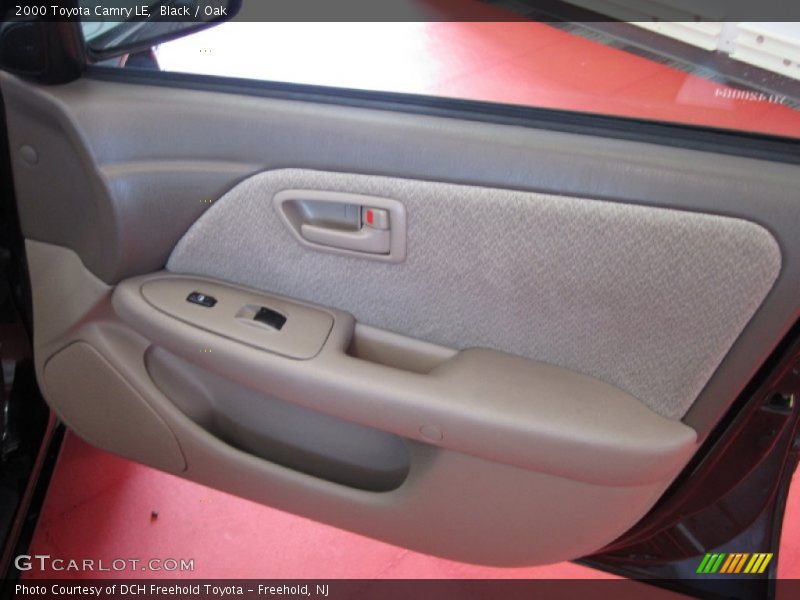 Black / Oak 2000 Toyota Camry LE