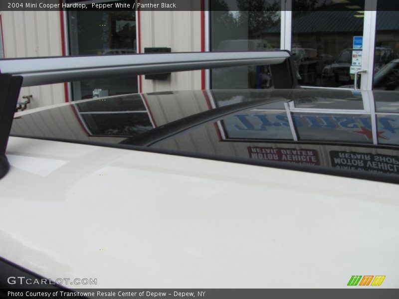 Pepper White / Panther Black 2004 Mini Cooper Hardtop