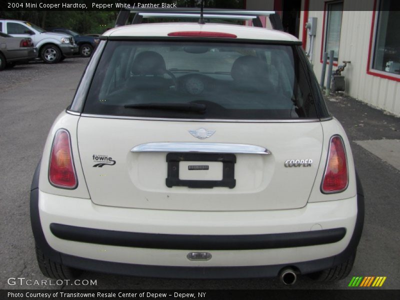 Pepper White / Panther Black 2004 Mini Cooper Hardtop