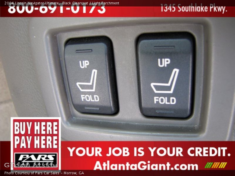 Black Clearcoat / Light Parchment 2004 Lincoln Navigator Ultimate