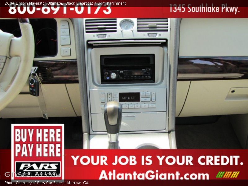 Black Clearcoat / Light Parchment 2004 Lincoln Navigator Ultimate
