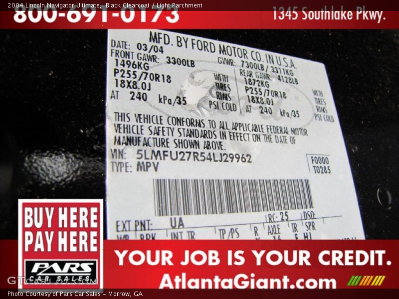 Black Clearcoat / Light Parchment 2004 Lincoln Navigator Ultimate