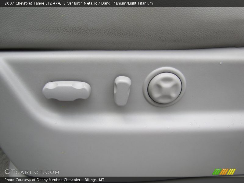 Controls of 2007 Tahoe LTZ 4x4