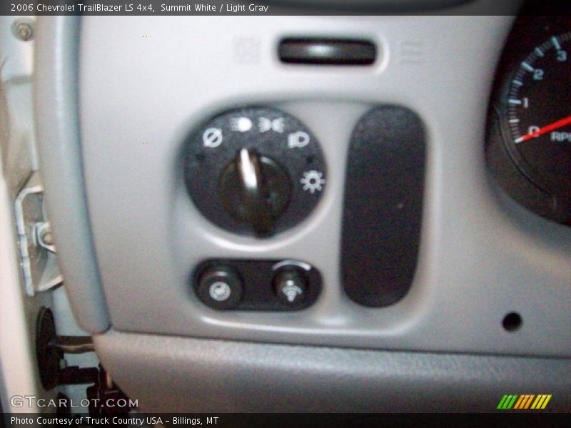 Summit White / Light Gray 2006 Chevrolet TrailBlazer LS 4x4