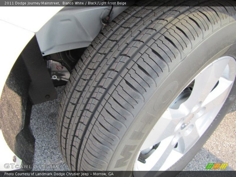 Bianco White / Black/Light Frost Beige 2011 Dodge Journey Mainstreet