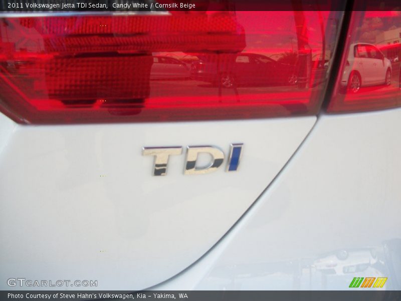 Candy White / Cornsilk Beige 2011 Volkswagen Jetta TDI Sedan