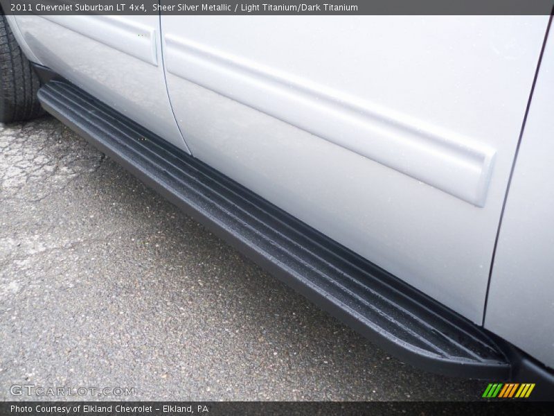 Sheer Silver Metallic / Light Titanium/Dark Titanium 2011 Chevrolet Suburban LT 4x4