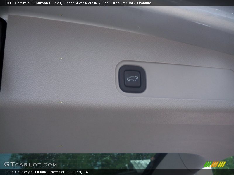 Sheer Silver Metallic / Light Titanium/Dark Titanium 2011 Chevrolet Suburban LT 4x4