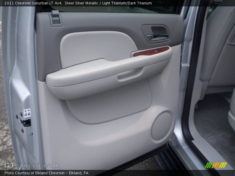 Sheer Silver Metallic / Light Titanium/Dark Titanium 2011 Chevrolet Suburban LT 4x4
