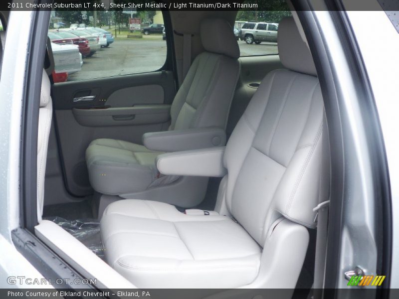 Sheer Silver Metallic / Light Titanium/Dark Titanium 2011 Chevrolet Suburban LT 4x4