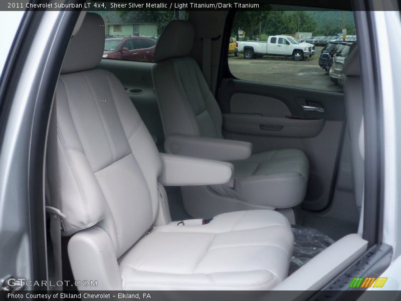Sheer Silver Metallic / Light Titanium/Dark Titanium 2011 Chevrolet Suburban LT 4x4