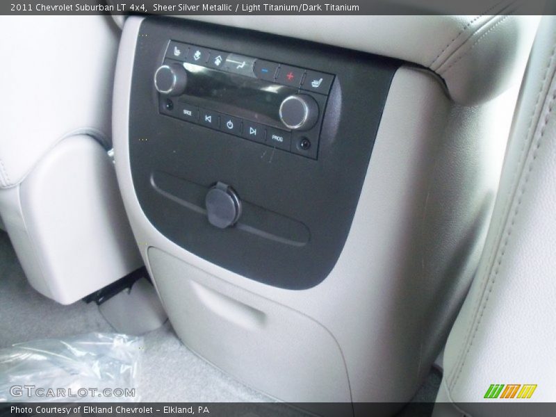 Sheer Silver Metallic / Light Titanium/Dark Titanium 2011 Chevrolet Suburban LT 4x4