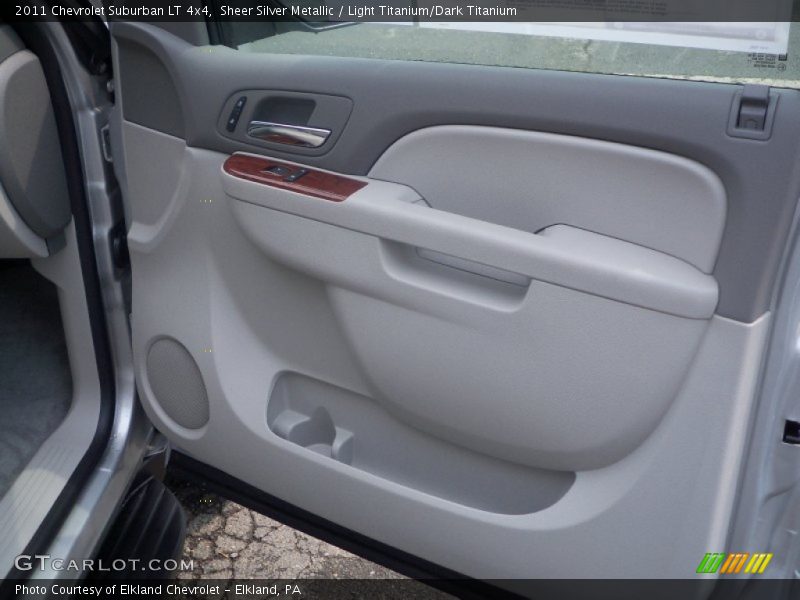 Sheer Silver Metallic / Light Titanium/Dark Titanium 2011 Chevrolet Suburban LT 4x4