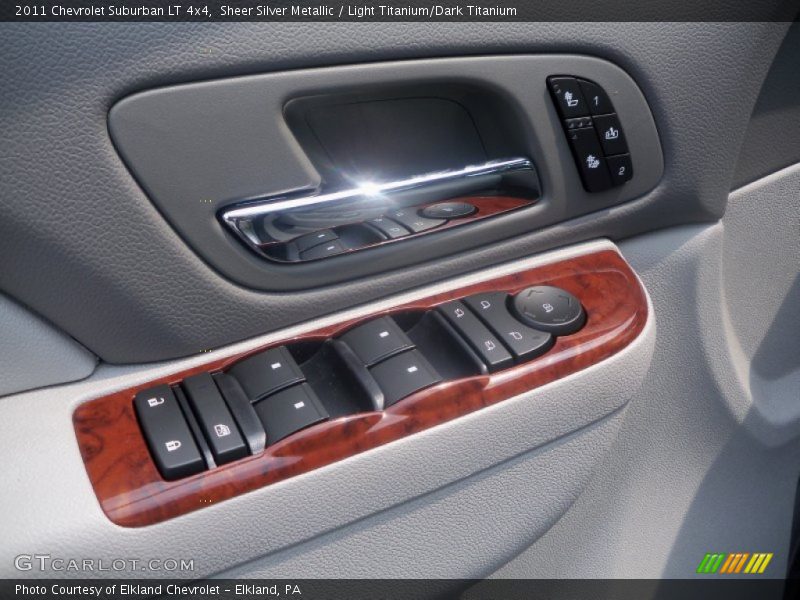 Sheer Silver Metallic / Light Titanium/Dark Titanium 2011 Chevrolet Suburban LT 4x4