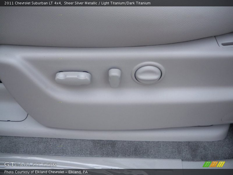 Sheer Silver Metallic / Light Titanium/Dark Titanium 2011 Chevrolet Suburban LT 4x4