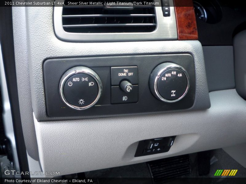 Sheer Silver Metallic / Light Titanium/Dark Titanium 2011 Chevrolet Suburban LT 4x4
