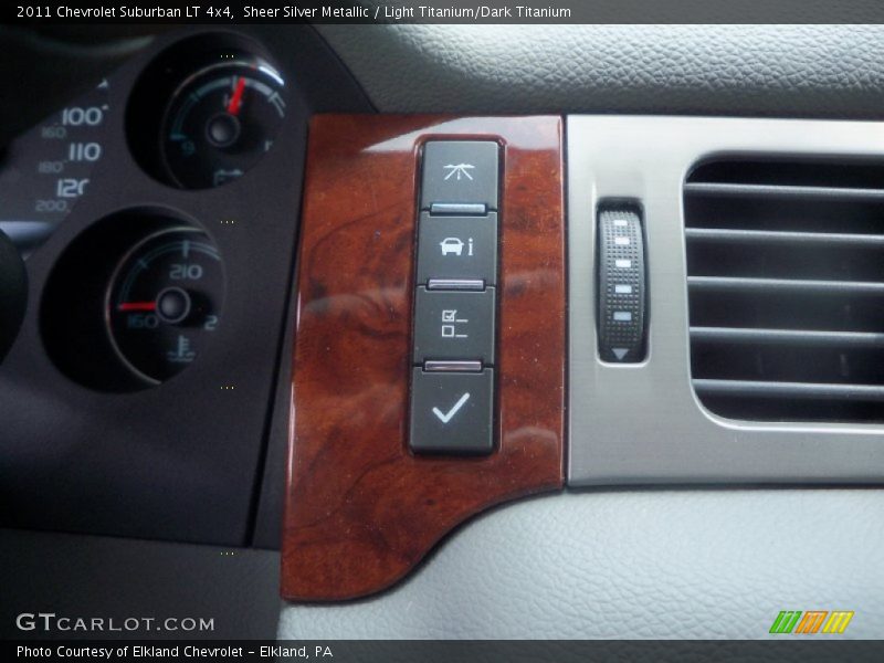 Sheer Silver Metallic / Light Titanium/Dark Titanium 2011 Chevrolet Suburban LT 4x4