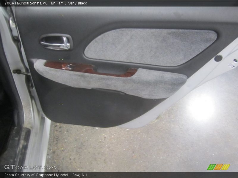 Brilliant Silver / Black 2004 Hyundai Sonata V6