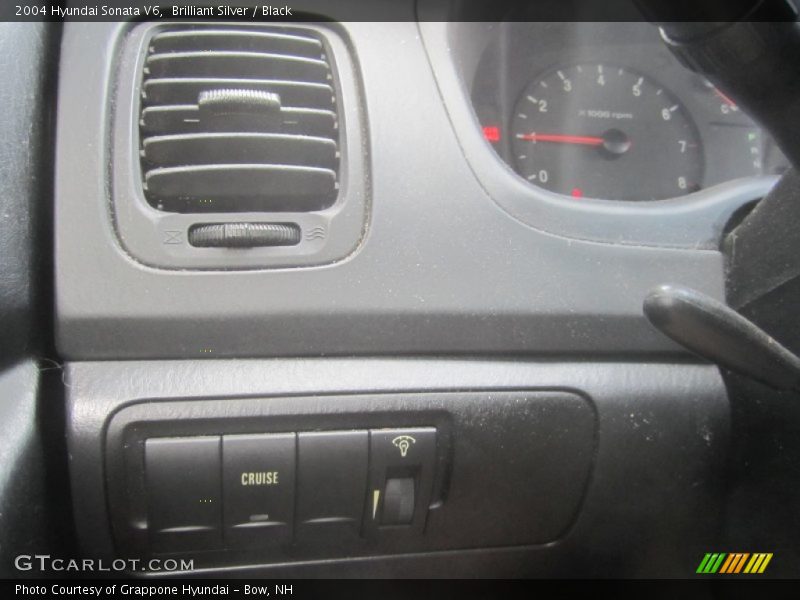 Brilliant Silver / Black 2004 Hyundai Sonata V6