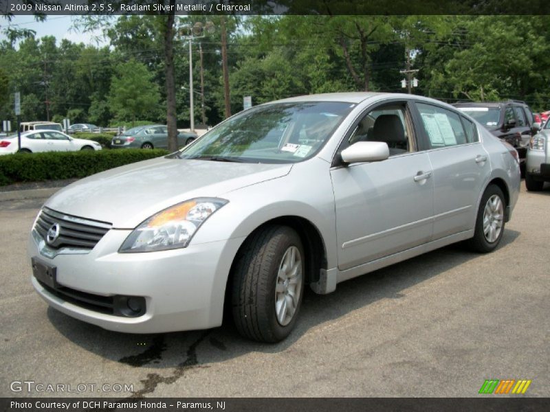 Radiant Silver Metallic / Charcoal 2009 Nissan Altima 2.5 S