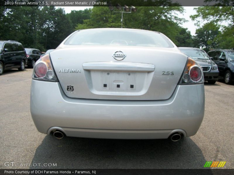 Radiant Silver Metallic / Charcoal 2009 Nissan Altima 2.5 S