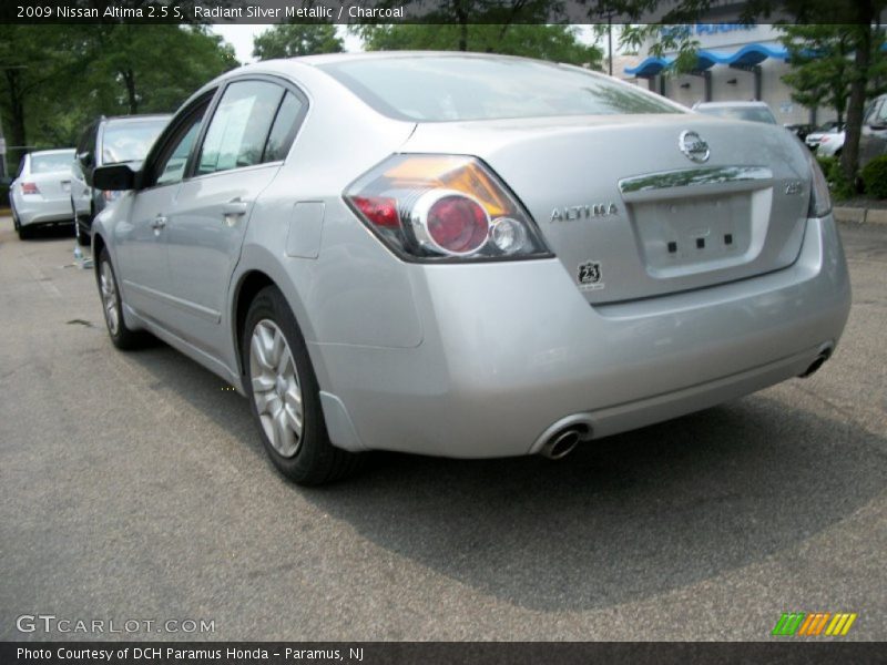 Radiant Silver Metallic / Charcoal 2009 Nissan Altima 2.5 S