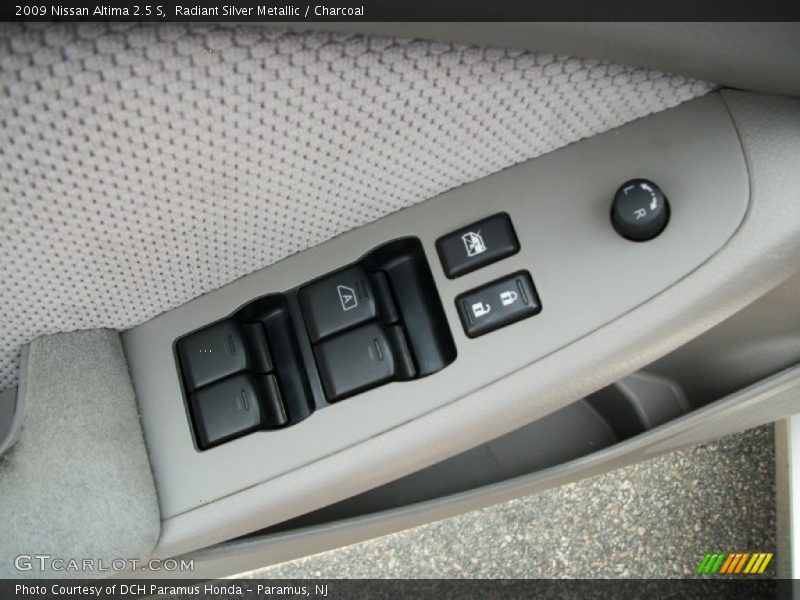 Radiant Silver Metallic / Charcoal 2009 Nissan Altima 2.5 S