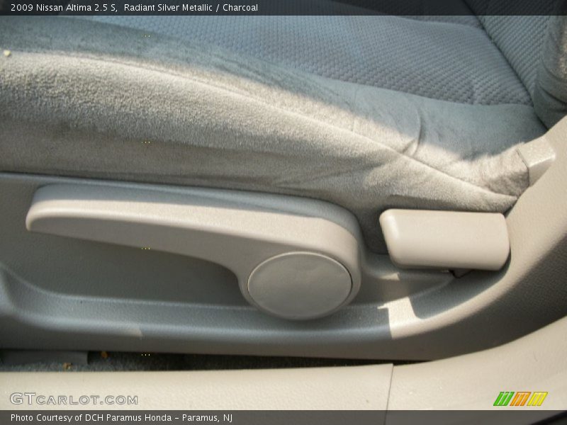 Radiant Silver Metallic / Charcoal 2009 Nissan Altima 2.5 S