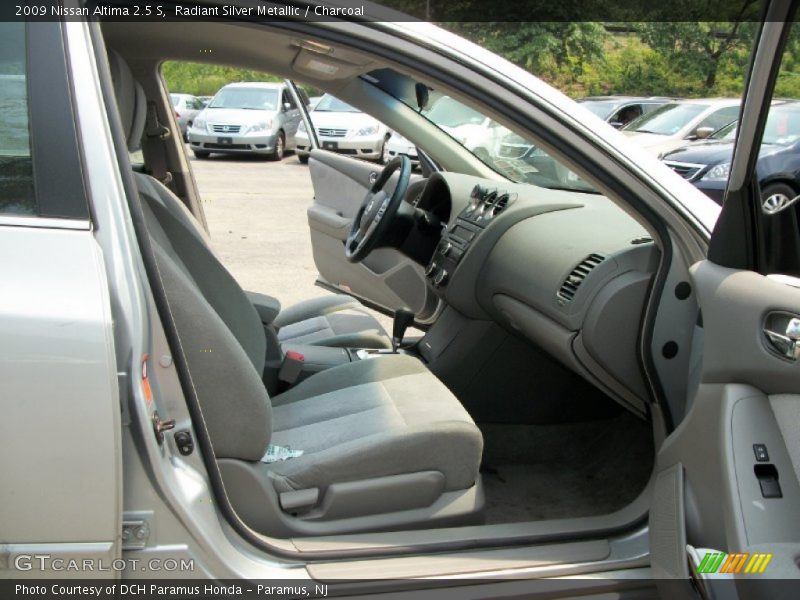 Radiant Silver Metallic / Charcoal 2009 Nissan Altima 2.5 S