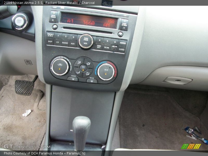 Radiant Silver Metallic / Charcoal 2009 Nissan Altima 2.5 S
