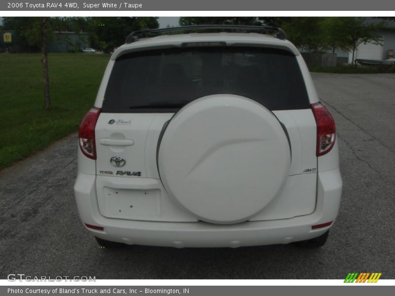 Super White / Taupe 2006 Toyota RAV4 4WD