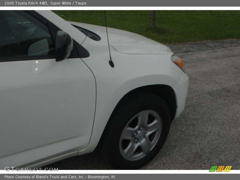 Super White / Taupe 2006 Toyota RAV4 4WD