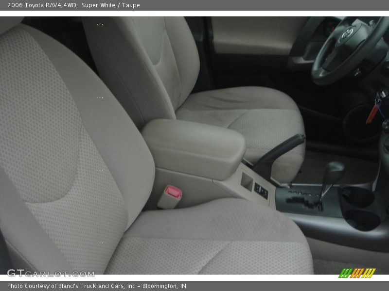 Super White / Taupe 2006 Toyota RAV4 4WD