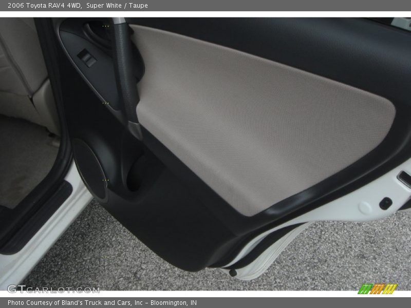 Super White / Taupe 2006 Toyota RAV4 4WD
