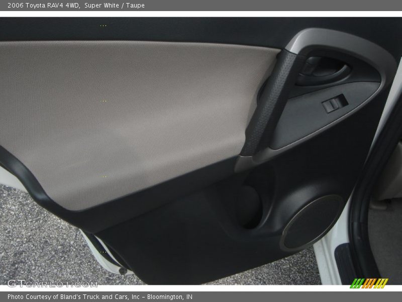 Super White / Taupe 2006 Toyota RAV4 4WD
