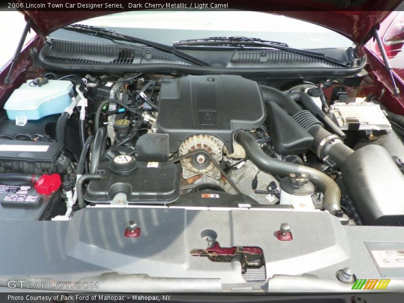 Dark Cherry Metallic / Light Camel 2006 Lincoln Town Car Designer Series