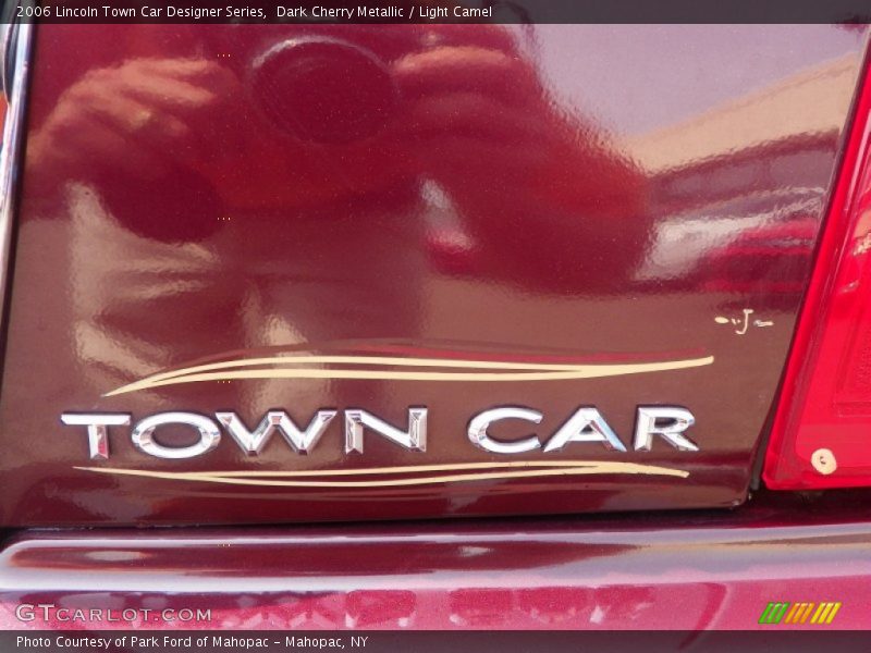 Dark Cherry Metallic / Light Camel 2006 Lincoln Town Car Designer Series