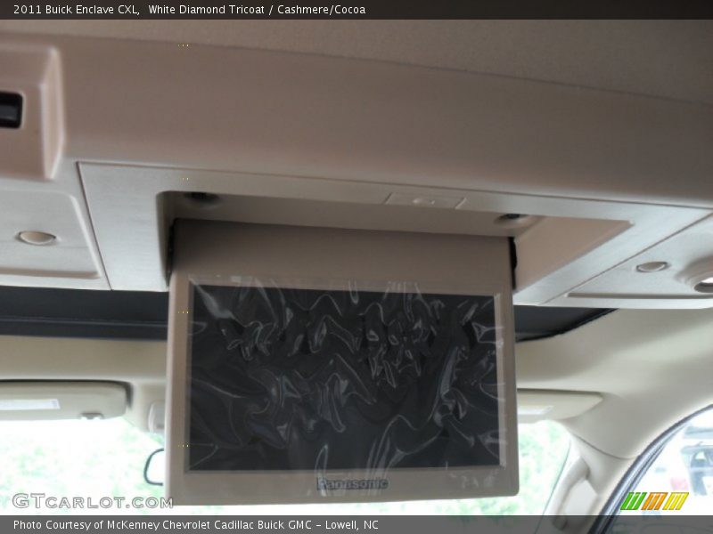 White Diamond Tricoat / Cashmere/Cocoa 2011 Buick Enclave CXL