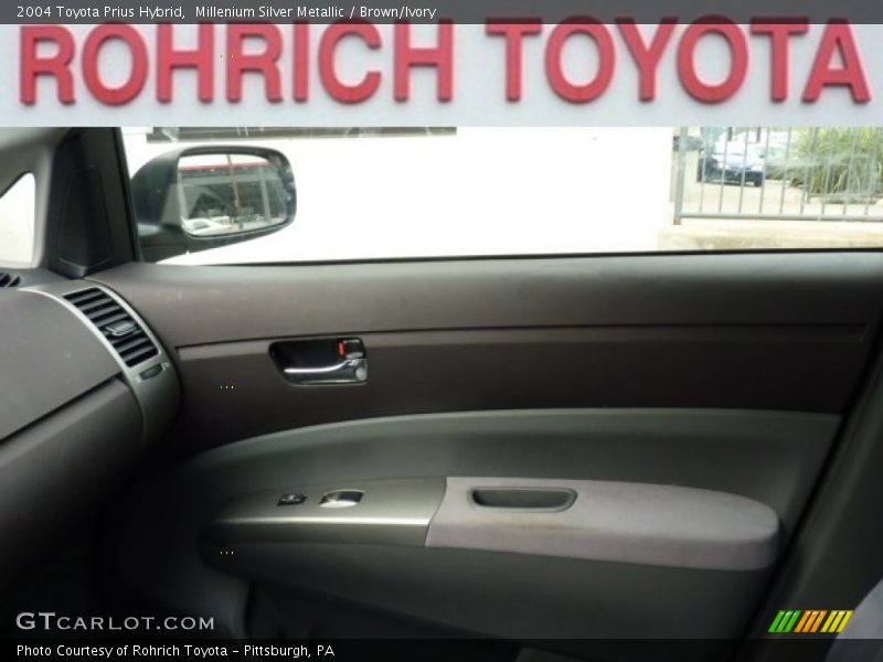 Millenium Silver Metallic / Brown/Ivory 2004 Toyota Prius Hybrid
