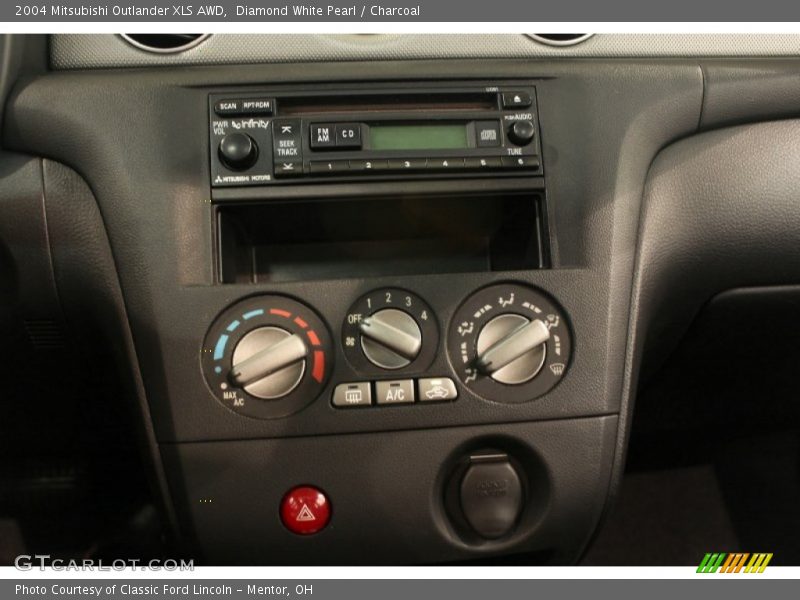 Diamond White Pearl / Charcoal 2004 Mitsubishi Outlander XLS AWD