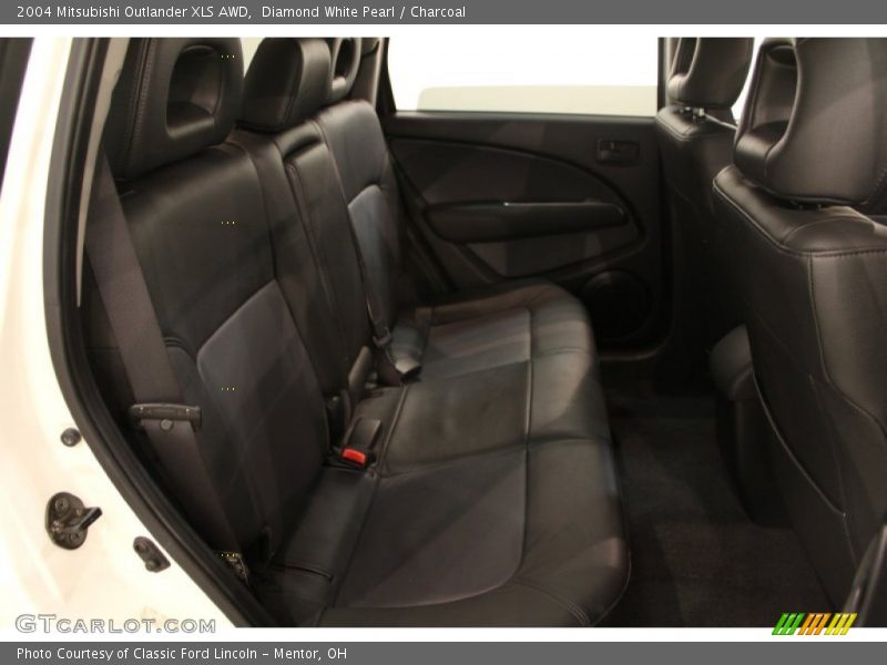 Diamond White Pearl / Charcoal 2004 Mitsubishi Outlander XLS AWD