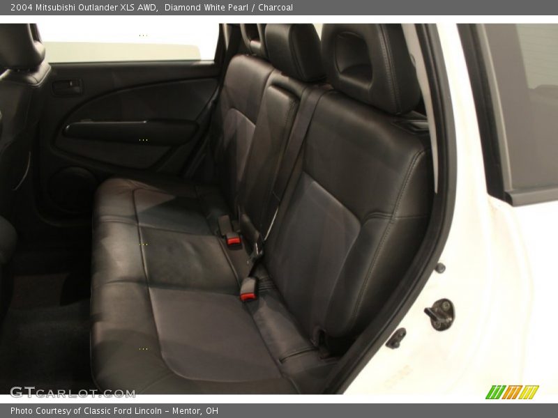 Diamond White Pearl / Charcoal 2004 Mitsubishi Outlander XLS AWD
